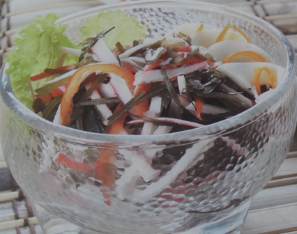 салат из крабовых палочек с огурцами и кукурузой
