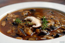 суп по-варшавски с говядиной, птичьими потрохами и сушеными белыми грибами