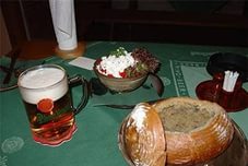 Kulajda в хлебной миске (Bramborova Polevka) с шампиньонами по-чешски