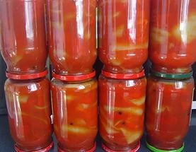 жгучий стручковый перец в томатной заливке