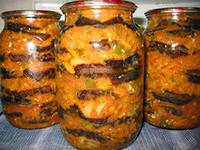 консервированные баклажаны с помидорами и луком по-болгарски