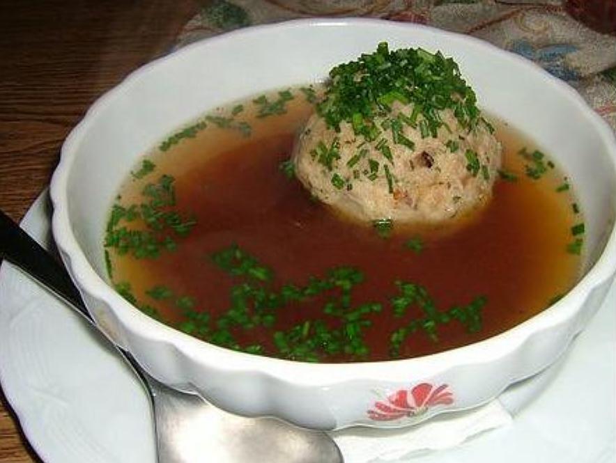 суп с печеночными кнедлями (Leberknodelsuppe)